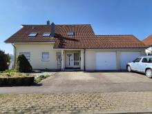 **Mehrheitseigentum mit 2 Wohnungen im ruhig gelegenen 3-Parteien-Haus!** Haus kaufen 72589 Westerheim (Alb-Donau-Kreis) Bild klein