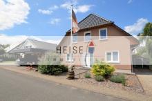 Modernes Einfamilienhaus mit Doppelcarport und kleinem Pool in ruhiger Lage von Albaxen Haus kaufen 37671 Höxter Bild klein