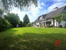 MODERNISIERTES WOHNJUWEL MIT WEITBLICK – FAMILIENGLÜCK IN SONNIGER UND RUHIGER SACKGASSENLAGE! Haus kaufen 25474 Ellerbek Bild klein