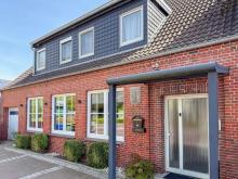 Möbliertes Haus mit 8 Schlafzimmern,
8 Bädern und vieles mehr in zentraler Lage! Haus kaufen 26553 Dornum Bild klein