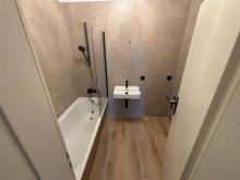 NEU-Sanierte 2-Zimmer mit Laminat, Wannenbad und offener Küche in zentraler Lage! EBK mgl. Wohnung mieten 09126 Chemnitz Bild klein