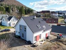 Neuwertiges Zweifamilienhaus, 2 Wohneinheiten auf 210 m², Energieeffizienz A+, PV+Speicher, Bj. 2020 Haus kaufen 72393 Burladingen Bild klein