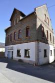 Niedernhausen-Vermietetes Dreifamilienhaus mit ausbaufähiger Scheune in Königshofener Kernlage! Haus kaufen 65527 Niedernhausen Bild klein