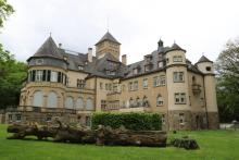Prinzenhöhe - exklusive DG-Wohnung im Schloss inmitten einer eigenen Parkanlage Wohnung mieten 47057 Duisburg Bild klein