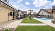 PRIVATES WOHNRESORT IN ALTMANNSTEIN-PONDORF - EINFAMILIENHAUS MIT BEHEIZTEM POOL, SAUNA, GRILLKOTA, PV-ANLAGE & SÜDWEST-TERRASSE! Haus kaufen 93336 Altmannstein Bild klein