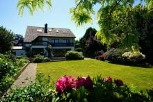 Ratingen-Mitte: Traumhaftes Haus auf großem Grundstück in bester Lage Haus kaufen 40878 Ratingen Bild klein