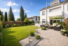 Reiheneckhaus in Neuburg an der Donau - modernes Familienwohnen auf ca. 149 m² mit Traumgarten, 2 Terrassen, Balkon & 5 Stellplätzen! Haus kaufen 86633 Neuburg an der Donau Bild klein