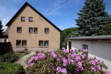 Sanierungsbed. Wohnhaus mit denkmalgeschütztem Wirtschaftsgebäude + Garage Haus kaufen 08412 Werdau Bild klein