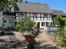 SANKT AUGUSTIN, tolles saniertes Fachwerkhaus mit 3-4 Zimmer, ca. 80 m² Wfl. und ca. 360 m² Süd-GrSt Haus kaufen 53757 St. Augustin Bild klein