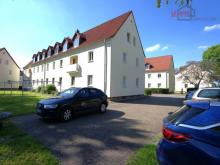 SCHICKE, HELLE 3,5-RWG M. TAGELICHTBAD, BK U. PKW-STELLPL. IN RUHIGER SOWIE GRÜNER LAGE V. BÖHLEN Wohnung mieten 04564 Böhlen Bild klein