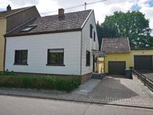 Schnuckeliges Häuschen mit Garten, Einbauküche und großer Garage in Hilbringen Haus 66663 Merzig Bild klein