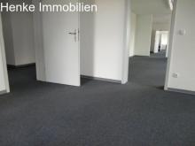 Schöne und helle Bürofläche im 2. OG, 10 Räume, 300 m², Teeküche, Berner Straße, zu vermieten Gewerbe mieten 60437 Frankfurt am Main Bild klein