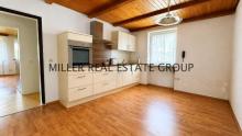 Seltene Gelegenheit in Ingolstadt-Unterhaunstadt: Großzügiger Bungalow mit Vollkeller, Doppelgarage, Garten & Ausbaupotenzial! Haus kaufen 85053 Ingolstadt Bild klein