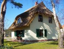 Strandnahes Ferienhaus unter Reet Haus kaufen 18551 Glowe Bild klein