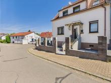 Top-saniertes Einfamilienhaus im Jahr 2021 – sofort einziehen & wohlfühlen dank Fußbodenheizung! Haus kaufen 66292 Riegelsberg Bild klein