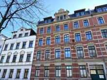 Vermietete 2-Raum-WE in zentrumsnaher Lage! Großer Südbalkon, EBK, Stpl. u. Tageslichtbad! Wohnung kaufen 08056 Zwickau Bild klein