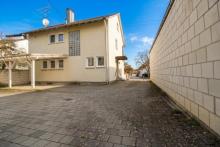 Wohn- und Geschäftshaus mit Büro im EG und vermieteter Maisonette-Wohnung Haus kaufen 78476 Allensbach Bild klein