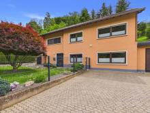 Wohnen wo andere Urlaub machen. Freistehendes Einfamilienhaus mit Garage in attraktiver Hanglage! Haus kaufen 52396 Heimbach (Kreis Düren) Bild klein
