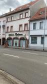 Wohnhaus mit Gewerbeeinheit und 3 Wohnungen - 4 Stellplätze 2 Garagen Haus kaufen 76887 Bad Bergzabern Bild klein