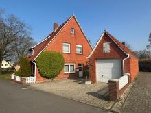 Zentral in Uelsen – Großzügiges Einfamilienhaus mit Nebengebäuden; ebenerdiges Wohnen möglich Haus kaufen 49843 Uelsen Bild klein