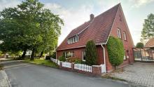 Zentral in Uelsen – Großzügiges Einfamilienhaus mit Nebengebäuden; ebenerdiges Wohnen möglich Haus kaufen 49843 Uelsen Bild klein