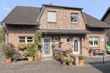 Zwischen Natur und Zuhause – Wohnen mit besonderem Flair in ruhiger Grünlage Haus kaufen 41238 Mönchengladbach Bild klein