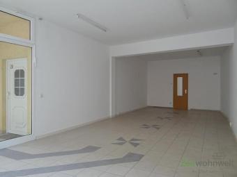 (12236_06) MGN: Ladengeschäft mit großem Schaufenster in der Anton-Ulrich-Straße, ebenerdig, provisionsfrei! Gewerbe mieten 98617 Meiningen Bild mittel