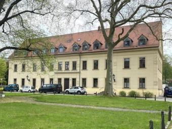 1,5-Raumwhg. mit EBK und Stpl. in historischem Villenviertel, leer ab 1.12.! Wohnung kaufen 08371 Glauchau Bild mittel