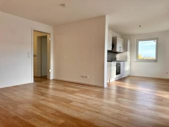 3-Zimmer-Neubauwohnung mit offener Wohnküche und Balkon – zu vermieten in Hennstedt Wohnung mieten 25779 Hennstedt (Kreis Dithmarschen) Bild mittel