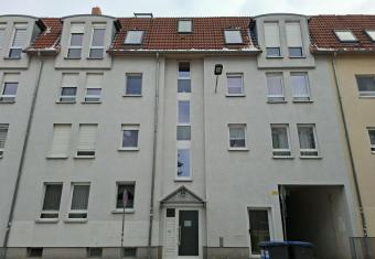 3 Zimmerwohnung mit Balkon Wannenbad in ruhiger Seitenstraße von Leipzig Wohnung mieten 04328 Leipzig Bild mittel