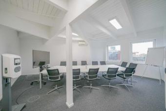 Arbeiten mit Weitblick - Bürofläche mit Dachteich in modernem Gebäude Gewerbe mieten 40878 Ratingen Bild mittel