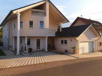 Architektonisches Meisterwerk in Ottweiler – Exklusive Villa mit 9 Zimmern & 200 m² Wohnluxus! Haus kaufen 66564 Ottweiler Bild mittel