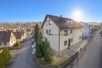 ATIK: Freistehendes Zweifamilienhaus mit Anbau auf großem Grundstück Haus kaufen 75236 Kämpfelbach Bild mittel