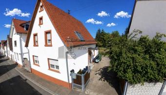 ATIK: Saniertes Ein- bis Zweifamilienhaus mit großem Grundstück und vielseitigem Nutzungspotenzial Haus kaufen 69207 Sandhausen Bild mittel