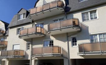Attraktive 3-Raumwohnung mit Balkon & Carport-Stellplatz in Fraureuth! Modernisierungsbedürftig! Wohnung kaufen 08427 Fraureuth Bild mittel