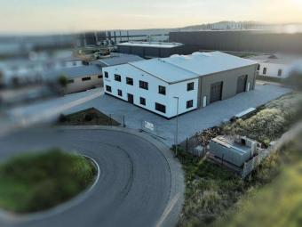 Attraktive Ausstellungs- & Lagerfläche inkl. Büro, ca. 260 m² Lager und 140 m² Büro zu vermieten Gewerbe mieten 63546 Hammersbach Bild mittel