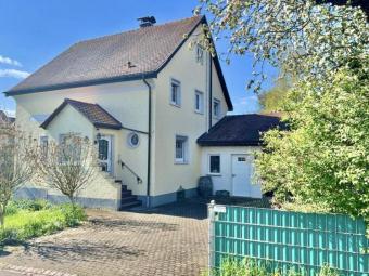 Attraktives Einfamilienhaus mit großzügigem Grundstück und viel Grünfläche Haus kaufen 79771 Klettgau Bild mittel