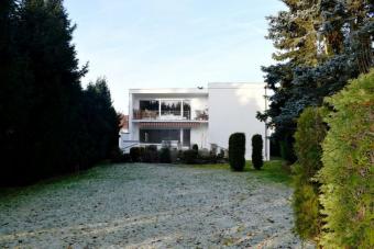 Attraktives großzügiges Zweifamilienhaus im Bauhausstil in Darmstadt-Arheilgen Haus kaufen 64291 Darmstadt Bild mittel