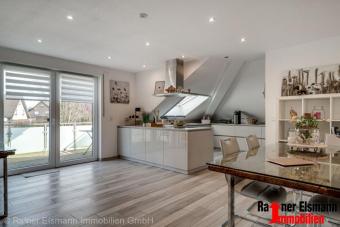 Bedburg-Hau: Moderne ETW in ruhigem Zweifamilienhaus mit Balkon, Garage + Erdwärmepumpe Wohnung kaufen 47551 Bedburg-Hau Bild mittel