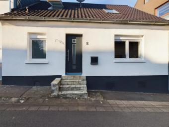 Bezugsfertiges Einfamilienhaus in Püttlingen – 130 m² Wohntraum mit 6 Zimmern! Haus kaufen 66346 Püttlingen Bild mittel