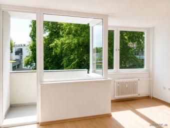 bezugsfreies Apartment im Grünen, mit S/W-Balkon und Garage Wohnung kaufen 14167 Berlin Bild mittel