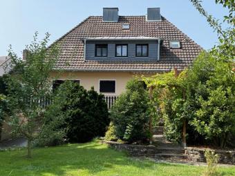 BONN OBERKASSEL freist. Einfam. Haus mit ca. 200 m² Wfl., 841 m² GrSt. Keller, Garage, Baugrundstück Haus kaufen 53227 Bonn Bild mittel