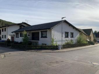 Bungalow mit Einliegerwohnung, Doppel- und Einzelgarage-2 Wohneinheiten zB. für Mehrgenerationenwohnen Haus kaufen 66994 Dahn Bild mittel