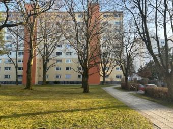 Charmante Etagenwohnung mit Süd-Balkon und TG-Stellplatz – München Hasenbergl Wohnung kaufen 80933 München Bild mittel