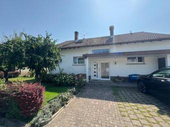 Dangstetten-Einfamilienhaus mit Doppelgarage und Einliegerwohnung-Wohnen und Arbeiten unter einem Dach -an der schweizer Grenze Haus kaufen 79790 Küssaberg Bild mittel