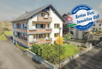 DIETZ: 3-Familienhaus mit 3 Balkonen, 2 Garagen, WEG - geteilt - 3-fach-Verglasung - Pelletsheizung Haus kaufen 63773 Goldbach (Landkreis Aschaffenburg) Bild mittel