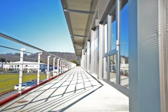 DIETZ: GEWERBEPARK 24 - Provisionsfreie 147m² große Büro oder Lagerfläche im 1. OG mit 4m Raumhöhe! Gewerbe mieten 63820 Elsenfeld Bild mittel