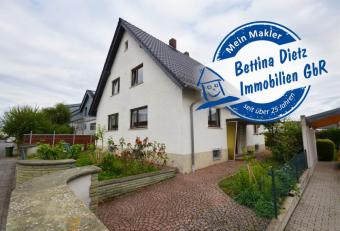 DIETZ: Modernisierte 3-Zimmer-Dachgeschosswohnung mit moderner Einbauküche und Balkon! Wohnung mieten 64846 Groß-Zimmern Bild mittel
