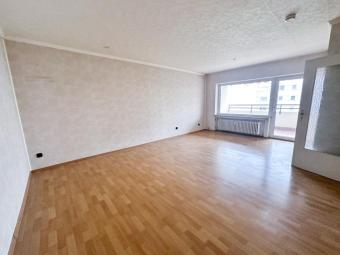 DIETZ: Provisionsfreie 4 Zi. ETW im 5. OG mit Aufzug, Loggia, Keller, eigener Garage! SOFORT FREI! Wohnung kaufen 63110 Rodgau Bild mittel