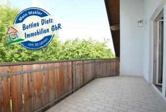DIETZ: Trendige 4 Zimmer-Dachgeschosswohnung im 2- Familienhaus mit Blick ins Grüne! Wohnung mieten 63654 Büdingen Bild mittel